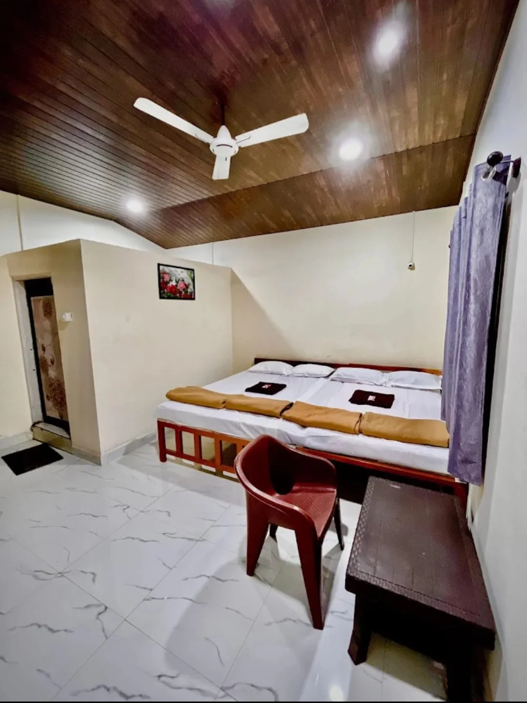 06 Sharing Room in Dandeli