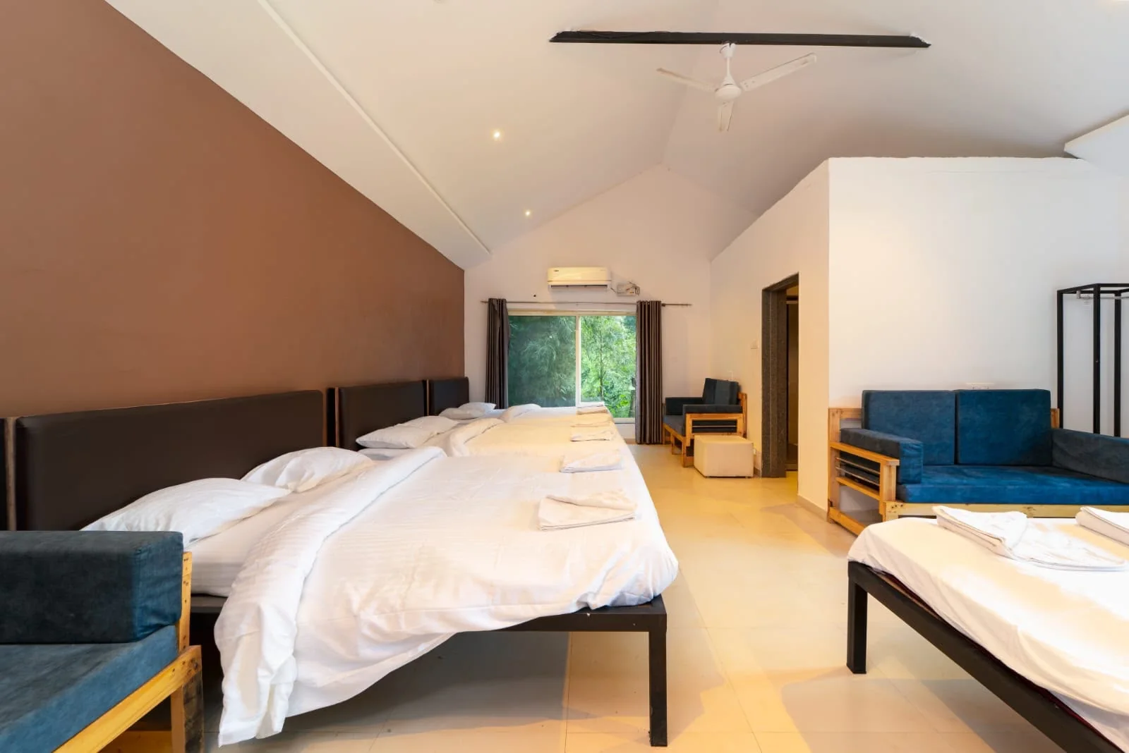 12 Sharing Deluxe Room in Dandeli